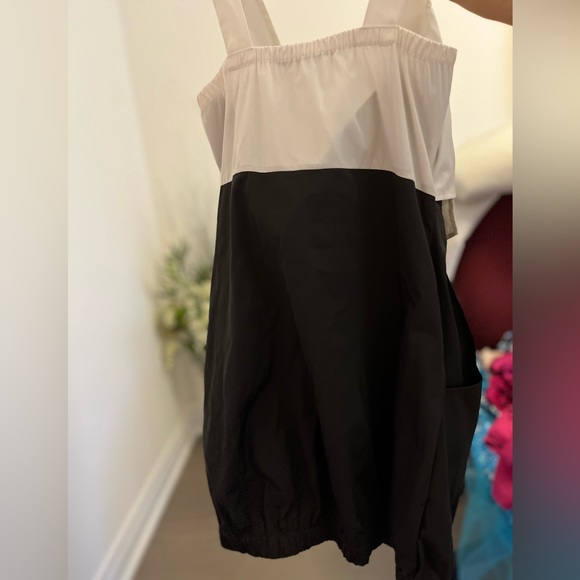 White and black dress - Picture 3 of 3